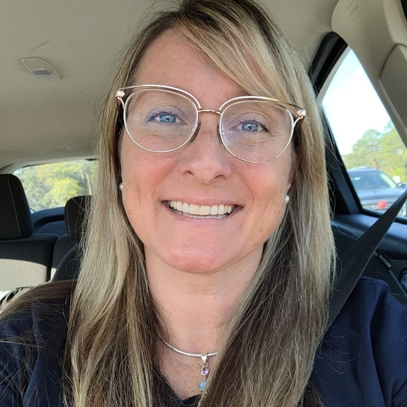 Meet your Posher, Leticia - Picture 2 of 3